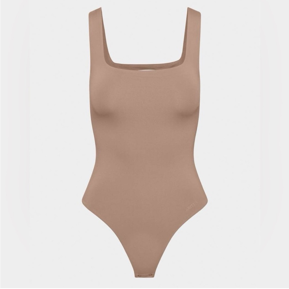 Babaton contour tank bodysuit Deep Taupe? 1x - Picture 3 of 5